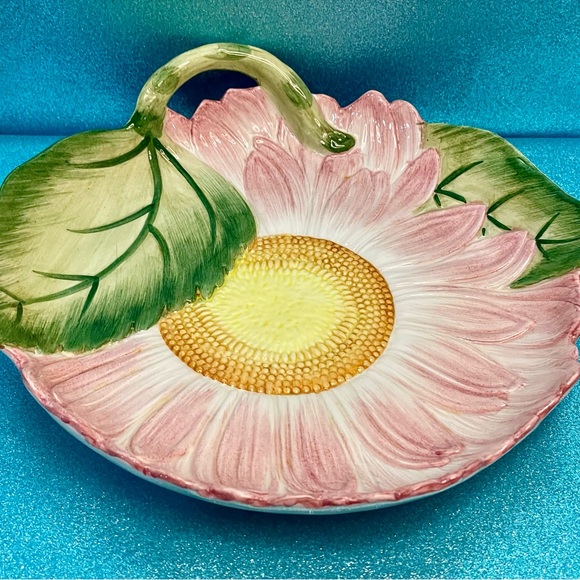 TIFFANY & CO. Pink Flower Plate w/Leaf Handle. 1 plate in set of 4. - Picture 3 of 6
